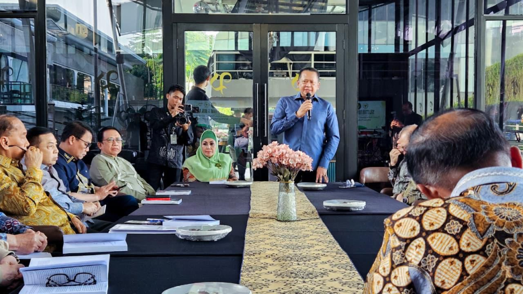 Bambang Soesetyo sedang menyampaikan  pandangannya dalam Forum Kebangsaan Pimpinan MPR dan DPR 1999–2024 Bertemu dengan Menko Polkam.