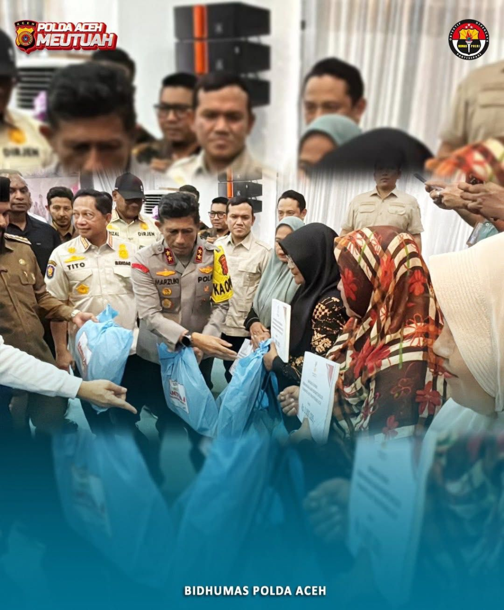 Kapolda Aceh bersama Mendagri dan Mensos serta Wagub Aceh serahkan bantuan untuk warga terdampak di Aceh Timur.