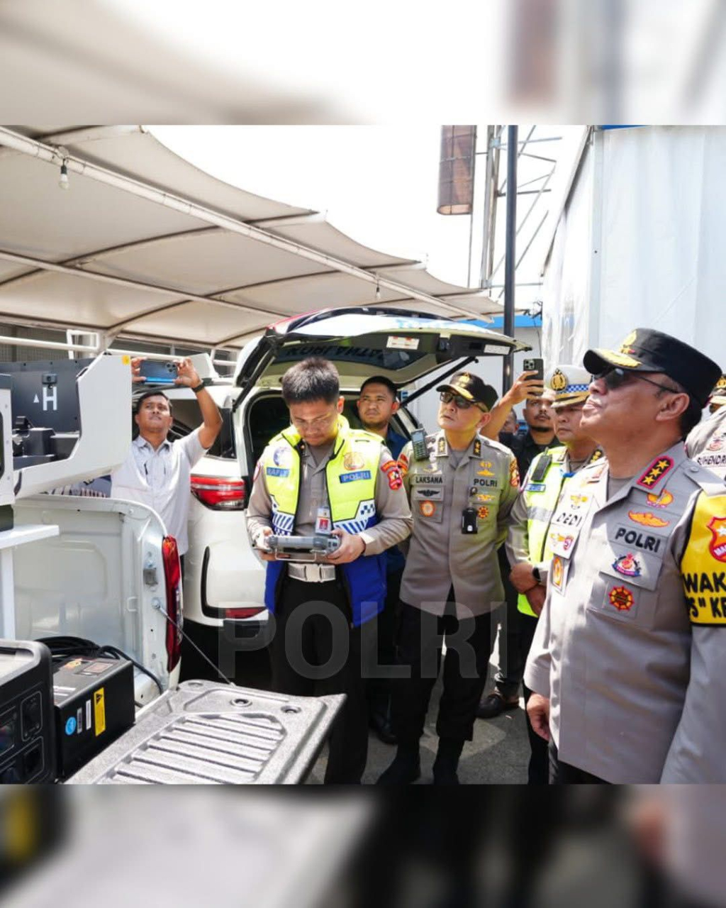 Wakapolri tinjau Command Center Operasi Ketupat di KM 29 Tol Jakarta–Cikampek.