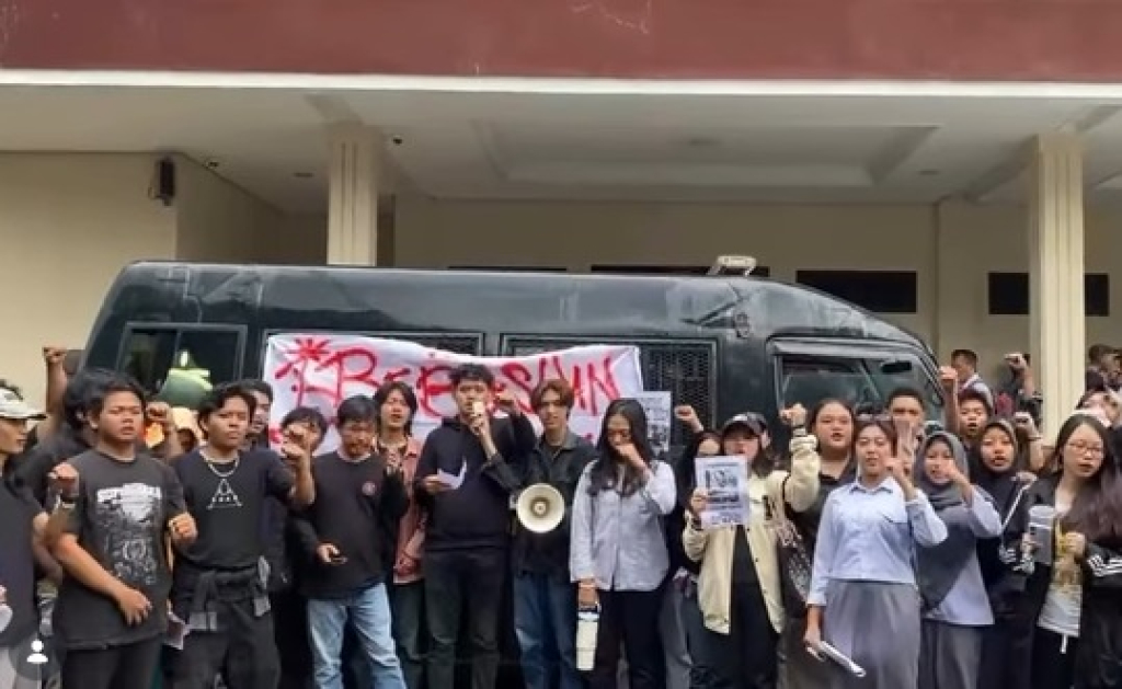 DPD GMNI Jember tengah melakukan aksi