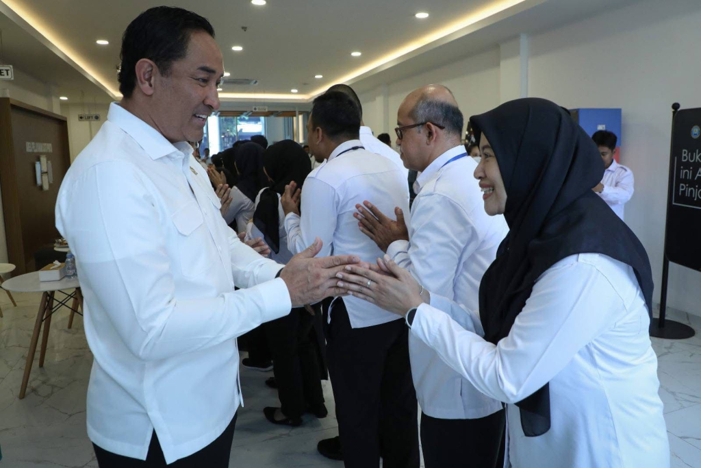 Kepala BNN RI Suyudi Ario Suto tengah berhalangan bil halal dengan para karyawan dan staf BNN.