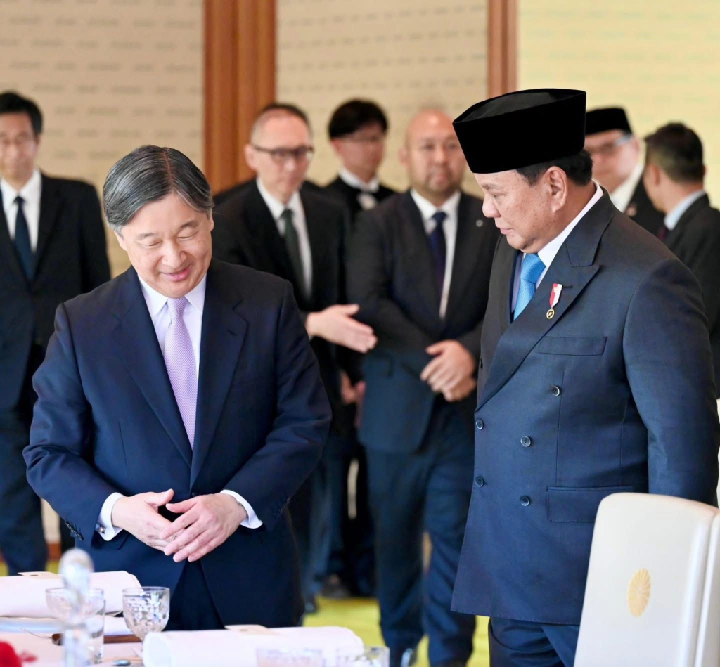 Presiden RI Prabowo Subianto Bertemu Dengan Kaisar Jepang Naruhito. Selain bertemu dengan Kaisar Jepang, Presiden Prabowo juga bertemu dengan Putera Mahkota Jepang, Fumihito yang juga adik Kaisar.