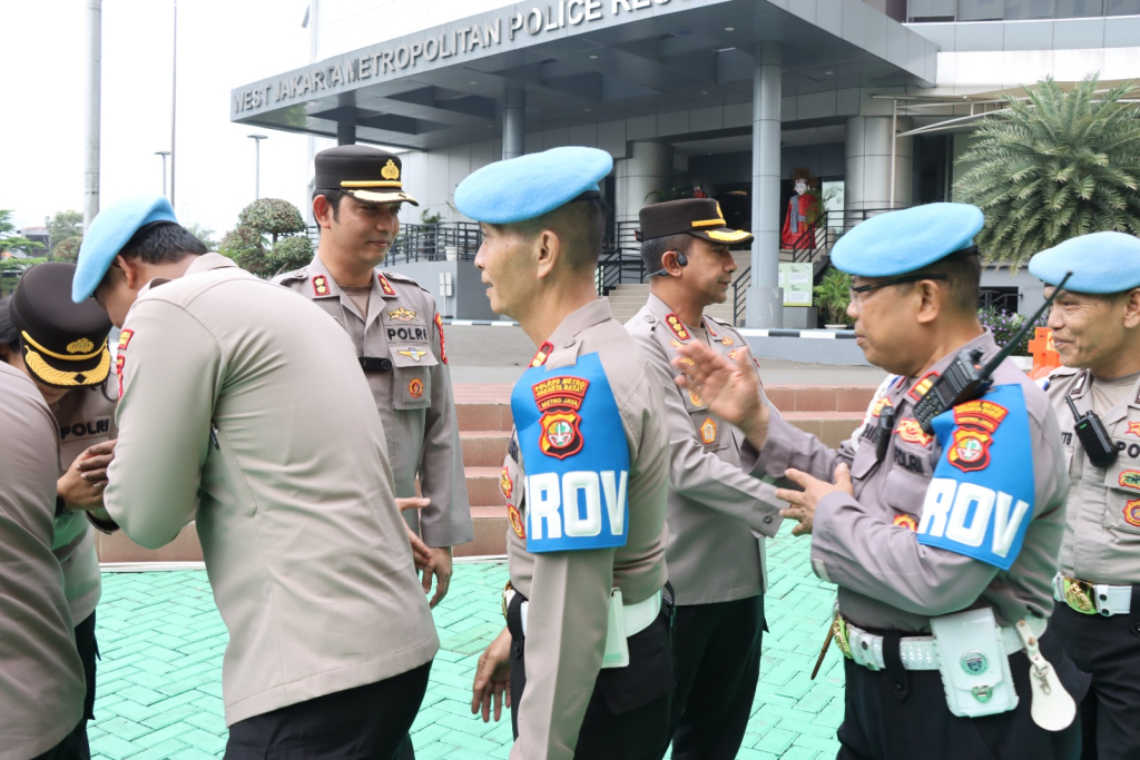 Wakapolres Metro Jakarta Barat, AKBP Rezi Dharmawan, S.I.K., M.I.K yang dirangkaikan dengan kegiatan halal bihalal dalam momentum Idulfitri 1447 H / 2026 M, Selasa (31/3/2026).