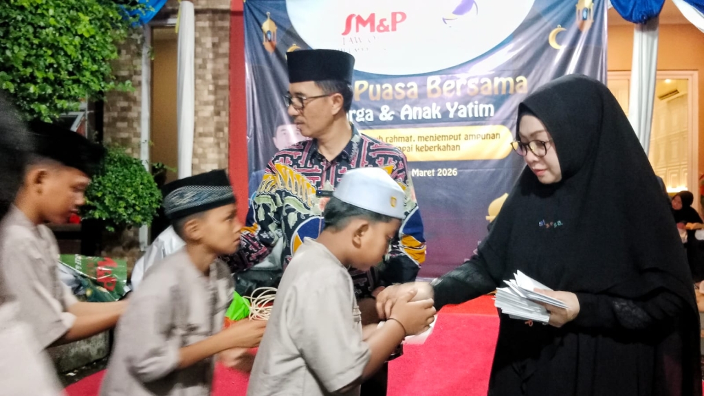 ewan Pimpinan Daerah (DPD) Partai NasDem Kota Surabaya menggelar kegiatan buka puasa bersama dalam rangka menyemarakkan bulan suci Ramadan, Jumat (13/3/2026)