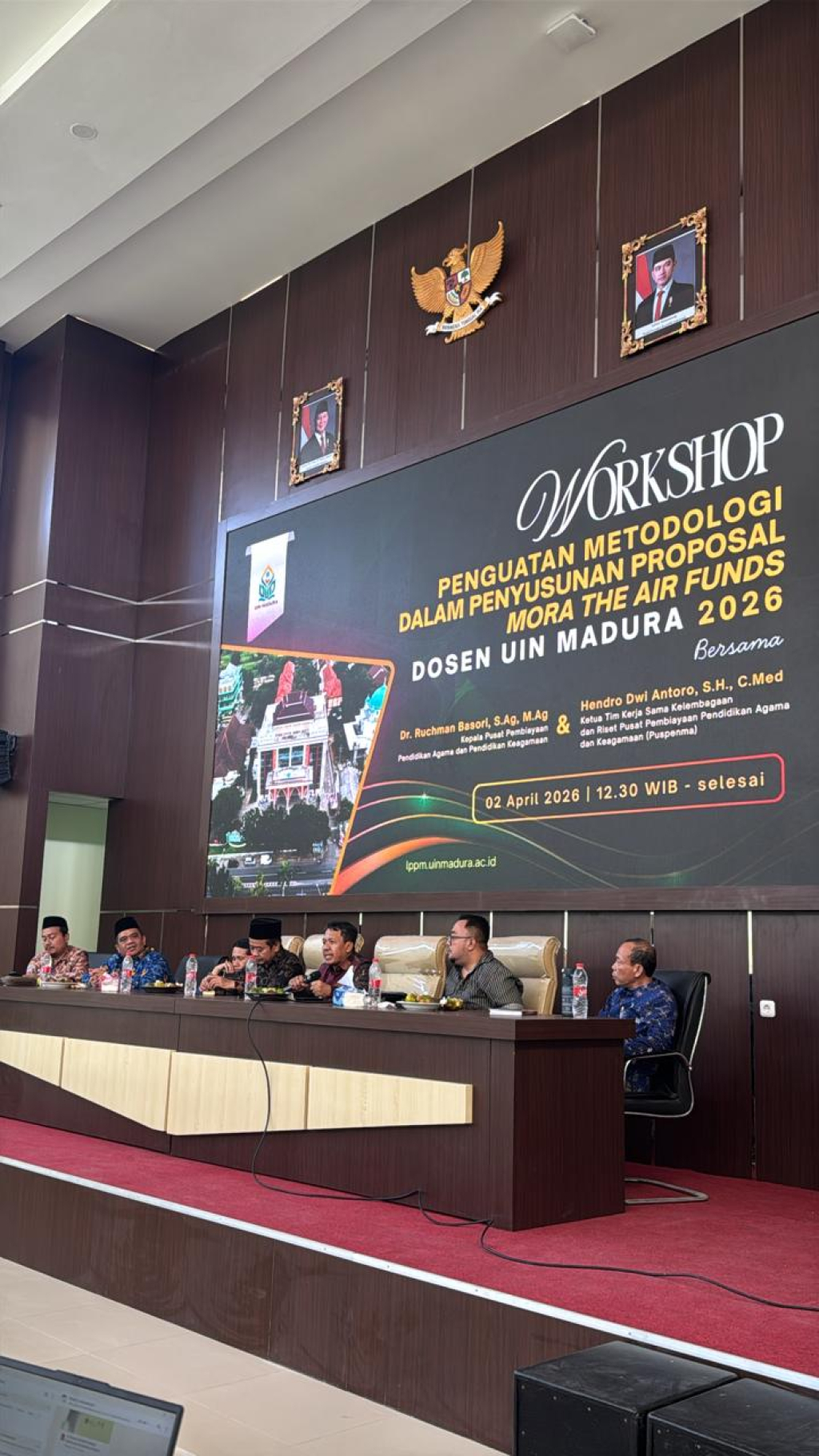 SuasanaWorkshop Penyusunan Metodologi Proposal MoRA The Air Funds 2026 yang digelar di Ballroom Lantai 4 UIN Madura, Kamis (2/04/ 2026).