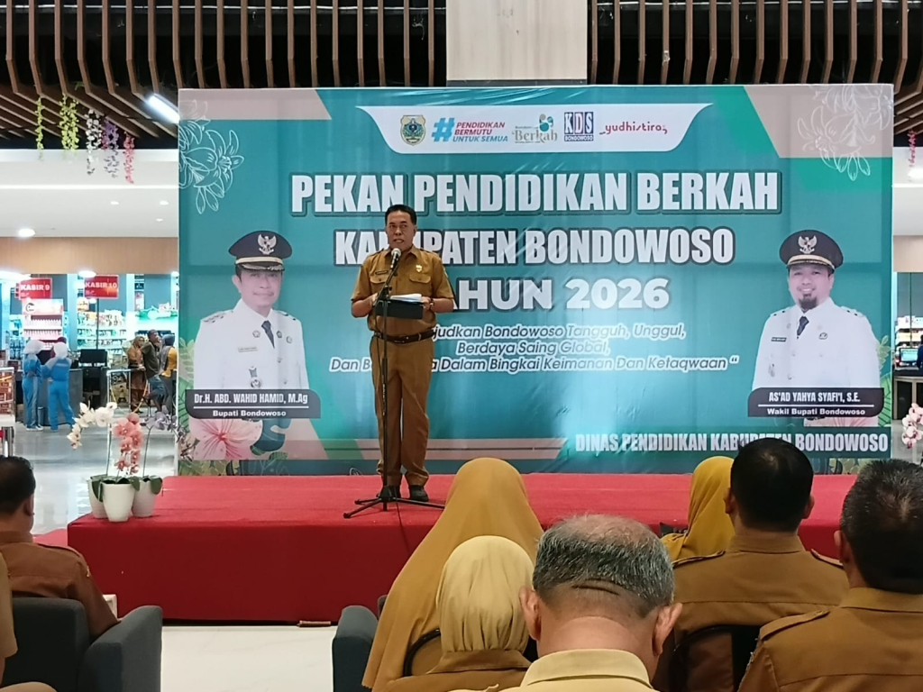 Kepala Dispendik Bondowoso, Taufan Restuanto, memberikan sambutan pada Pekan Pendidikan Berkah Kabupaten Bondowoso 2026. (Foto JatimUPdate.id)