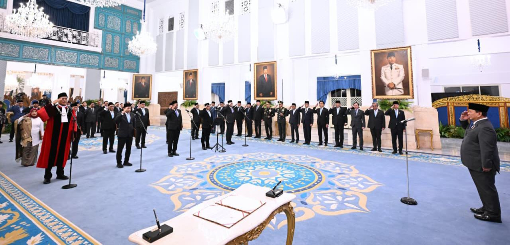Presiden Prabowo Subianto melantik 9 orang anggota dan ketua Ombusmen RI periode 2026-2031 di Istana Negara.