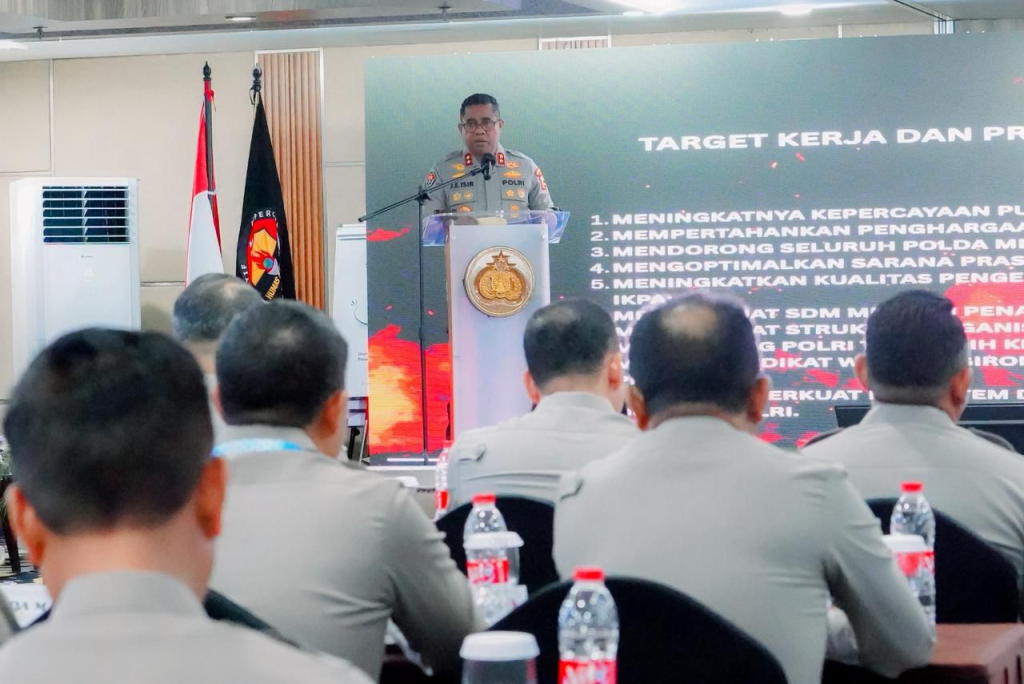 Kepala Divisi Humas Polri Irjen Pol Johnny Eddizon Isir menekankan pentingnya peran strategis Humas dalam menjaga stabilitas informasi serta meningkatkan kepercayaan publik terhadap institusi Polri.