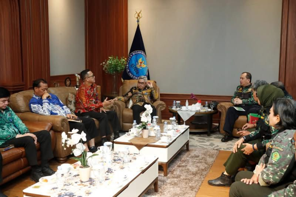 Sestama BNN RI, Tantan Sulistyana, wakili Kepala BNN RI terima audiensi Ketua Umum dan jajaran pengurus Himpunan Putra-Putri Keluarga Angkatan Darat (HIPAKAD) di Gedung BNN, Cawang, Jakarta Timur.