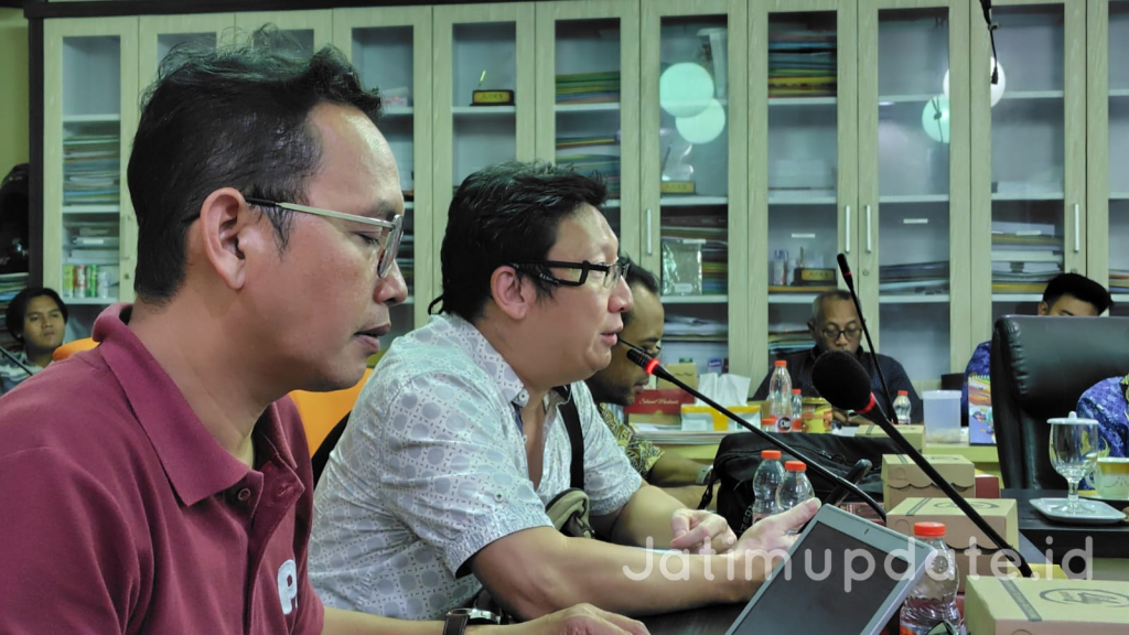 Founder ARKI saat RDP dengan Komisi A DPRD Surabaya, dok Jatimupdate.id