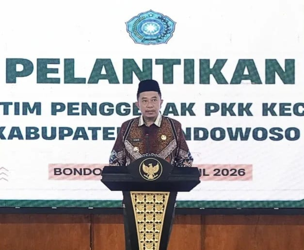 Bupati Bondowoso, Abdul Hamid Wahid, menyampaikan arahan saat pelantikan Ketua TP PKK Kecamatan di Bondowoso, Kamis (16/4/2026).