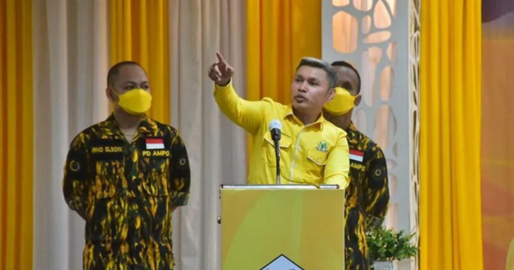 Ketua DPD Partai Golkar Maluku Tenggara, Agrapinus Rumatora, alias Nus Kei dilaporkan tewas setelah menjadi korban penikaman di area pintu keluar Bandara Karel Sadsuitubun, Minggu (19/4/2026).