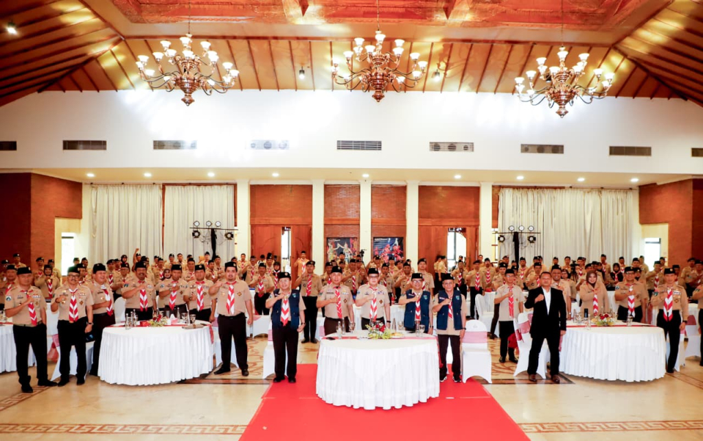 Sekdaprov Jatim, Adhy Karyono, mewakili Gubernur Jawa Timur secara resmi membuka Rakerda Gerakan Pramuka Jawa Timur Tahun 2026 di Taman Candra Wilwatikta,Kabupaten Pasuruan, Senin (20/4).