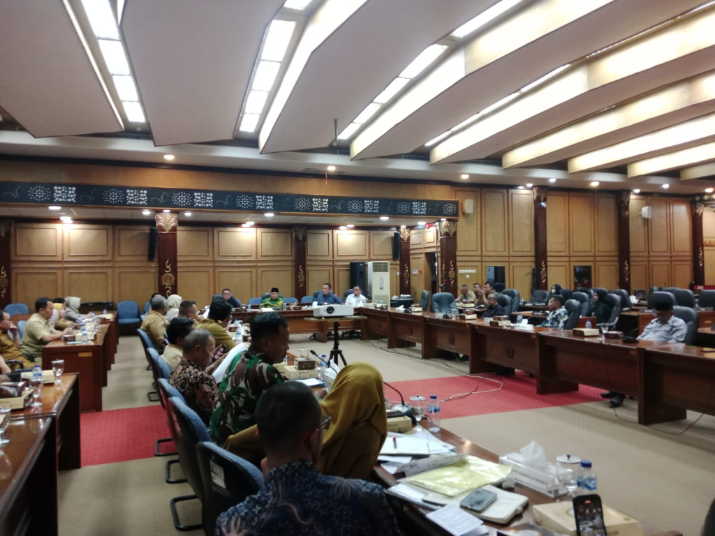 Suasana Hearing DPRD Sidoarjo. DPRD Kab. Sidoarjo dalami dugaan pelanggaran perizinan hingga potensi tindak pidana dalam pengembangan Perum Mapan Putra Sentosa (MPS) di Desa Mojoruntut, Kec. Krembung.