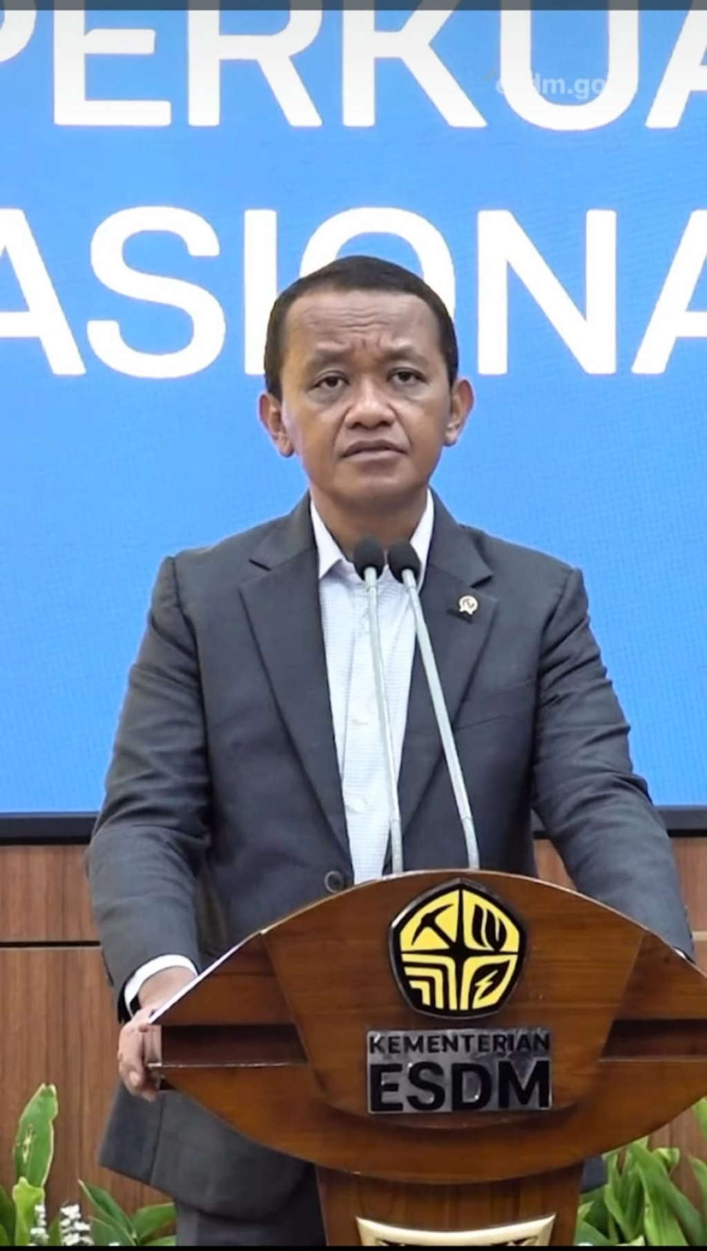 Menteri Energi dan Sumber Daya Mineral, Bahlil Lahadalia saat konferensi pers.