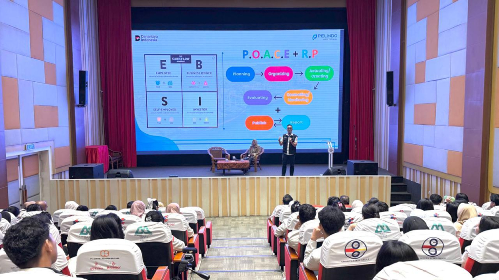 Suasana Kuliah Umum bertema CSR yang diselenggarakan oleh Program Studi Kewirausahaan FEB  Universitas Satya Bhinneka Medan. Hadir Finan Syaifullah, SVP Sekretariat Perusahaan SPMT.