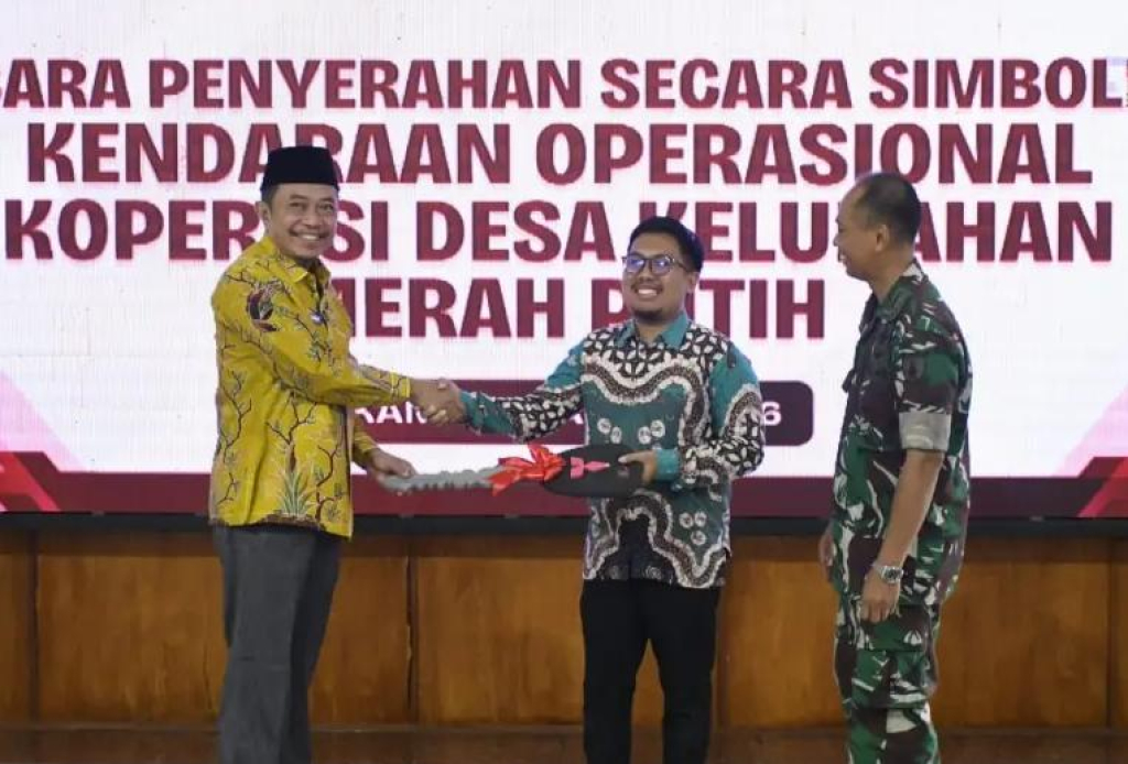 Sebanyak 41 kendaraan operasional disalurkan untuk Koperasi Desa/Kelurahan Merah Putih (KDKMP) diserahkan langsung oleh Bupati Bondowoso, Abdul Hamid Wahid, di Pendopo Raden Bagus Assra, Kamis (23/04)