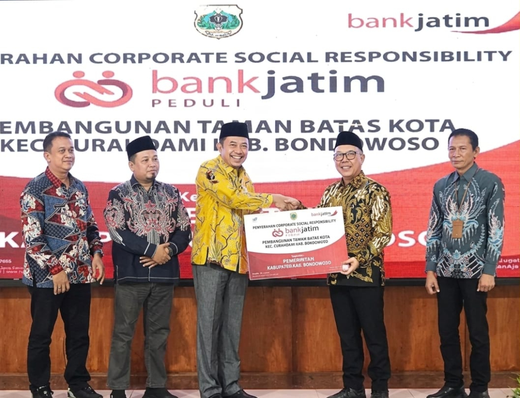 Bupati Bondowoso, Abdul Hamid Wahid, mengapresiasi dukungan Corporate Social Responsibility (CSR) dari Bank Jatim untuk pembangunan Taman Batas Kota di Kecamatan Curahdami.