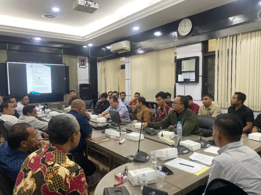 Suasana Hearing warga pun mengambil langkah dengan mengadu ke Komisi III DPRD Gresik. Aduan itu langsung ditindaklanjuti melalui rapat dengar pendapat (hearing) yang digelar pada Rabu (22/4/2026).