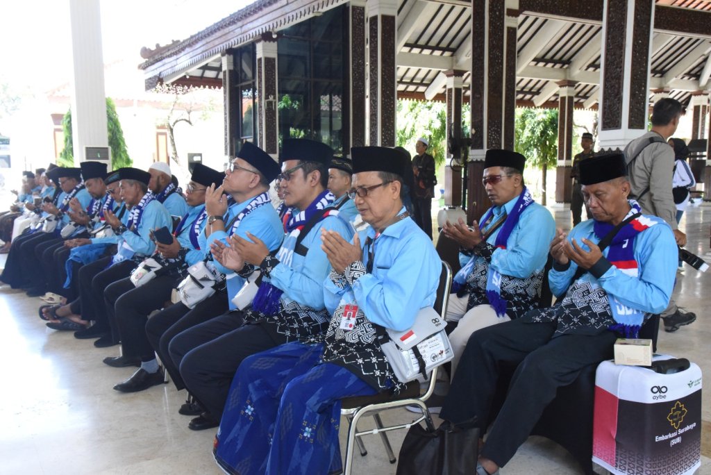 Rombongan pertama calon jemaah haji asal Kabupaten Sidoarjo resmi diberangkatkan pada Minggu (26/4/2026).