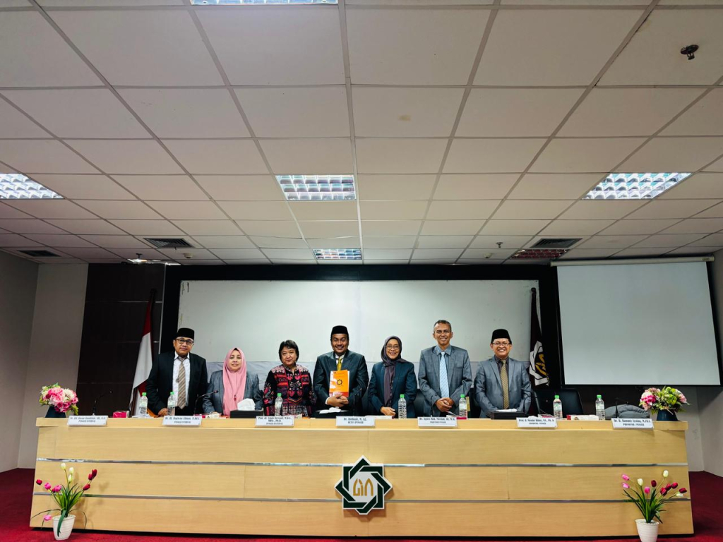 Moch Cholid Wardi di UIN Sunan Ampel Surabaya lulus  ujian desertasinya berjudul “Konstruksi Praktik Pengobatan Tradisional Berbasis Kearifan Lokal ‘Koteka’ di Madura Perspektif Maqāṣid al-Syariah