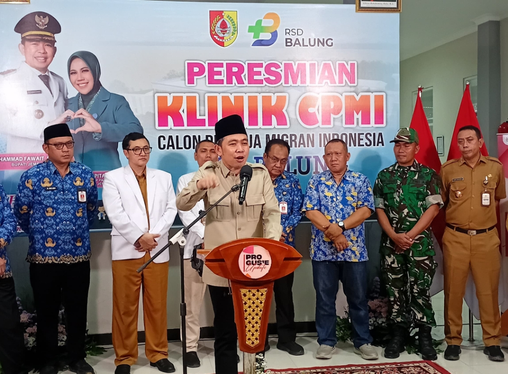 Keterangan Gambar: Bupati Jember Muhammad Fawait saat meresmikan Kliki CPMI di RSD Balung