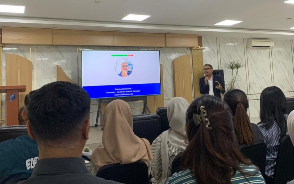 Gunawan, pembicara pada program Praktisi Mengajar 2026, sedang memberikan materi kepada pemagang TPS, Rabu (13-5) di Toba Meeting Room TPS