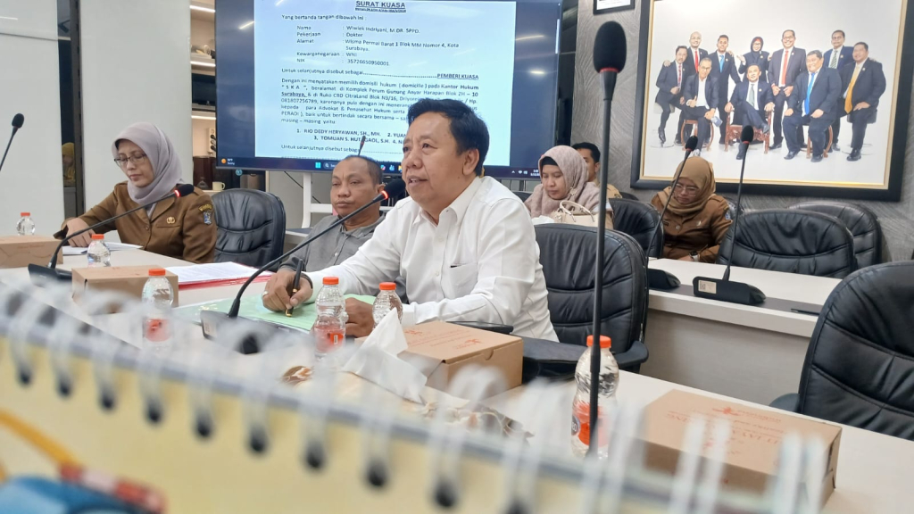 Rapat di Komisi B terkait pengaduan utang, dok jatimupdate.id/ist