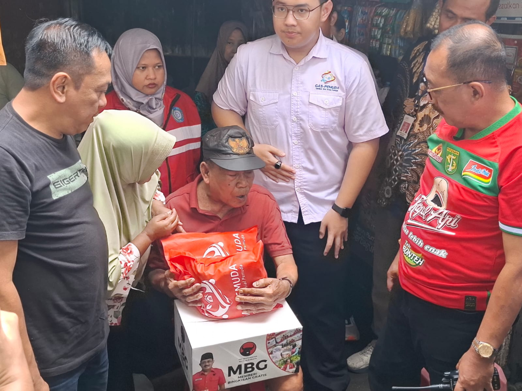 Aksi bakti sosial GAS Pemuda yang didampingi Armuji dan Anas Karno, dok jatimupdate.id/lam