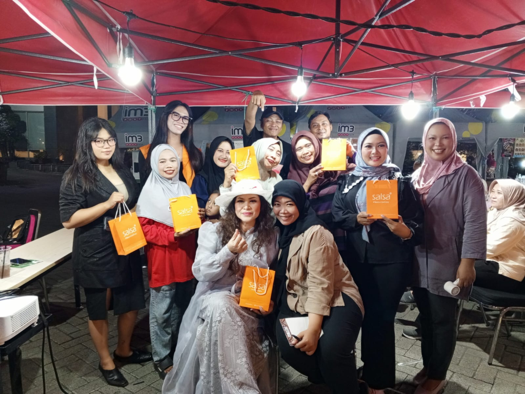 Pemenang dan peserta lomba rias Bazar UMKM AWS