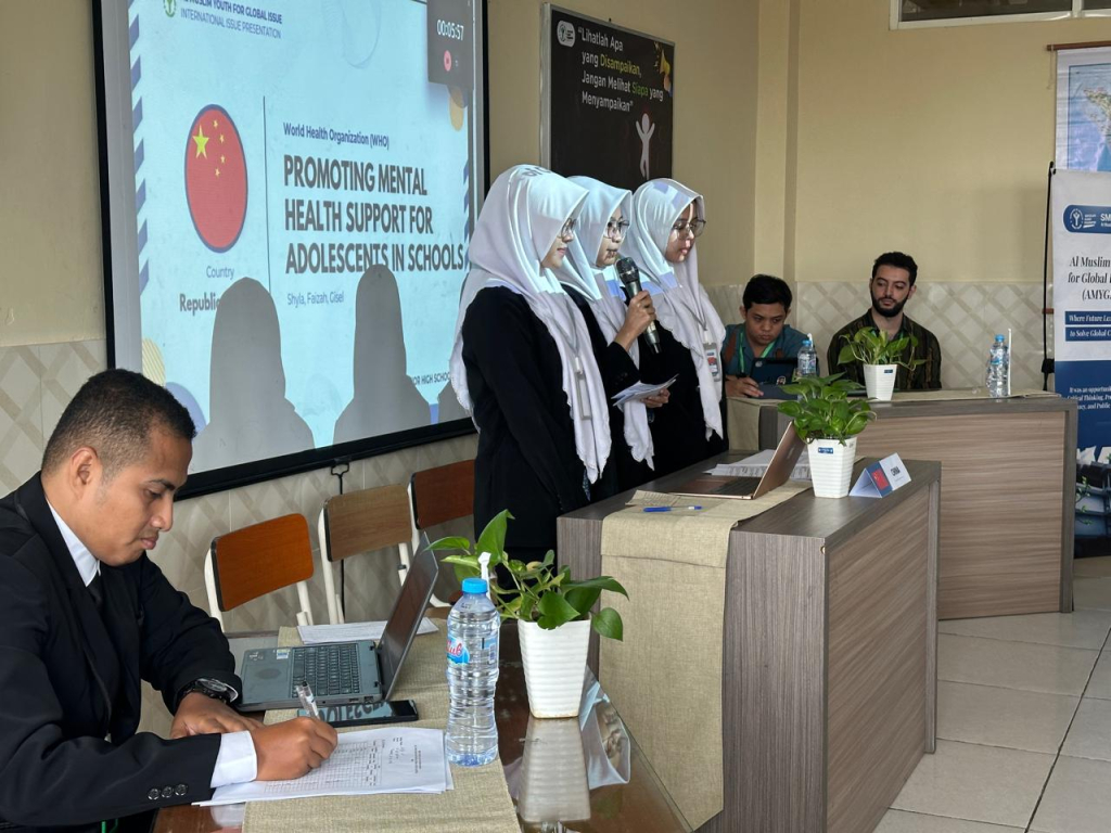 SMA Al Muslim kembali menunjukkan komitmennya dalam mencetak generasi berwawasan global melalui kegiatan Al Muslim Youth for Global Issues (AMYGI) yang digelar pada 28–29 April 2026.