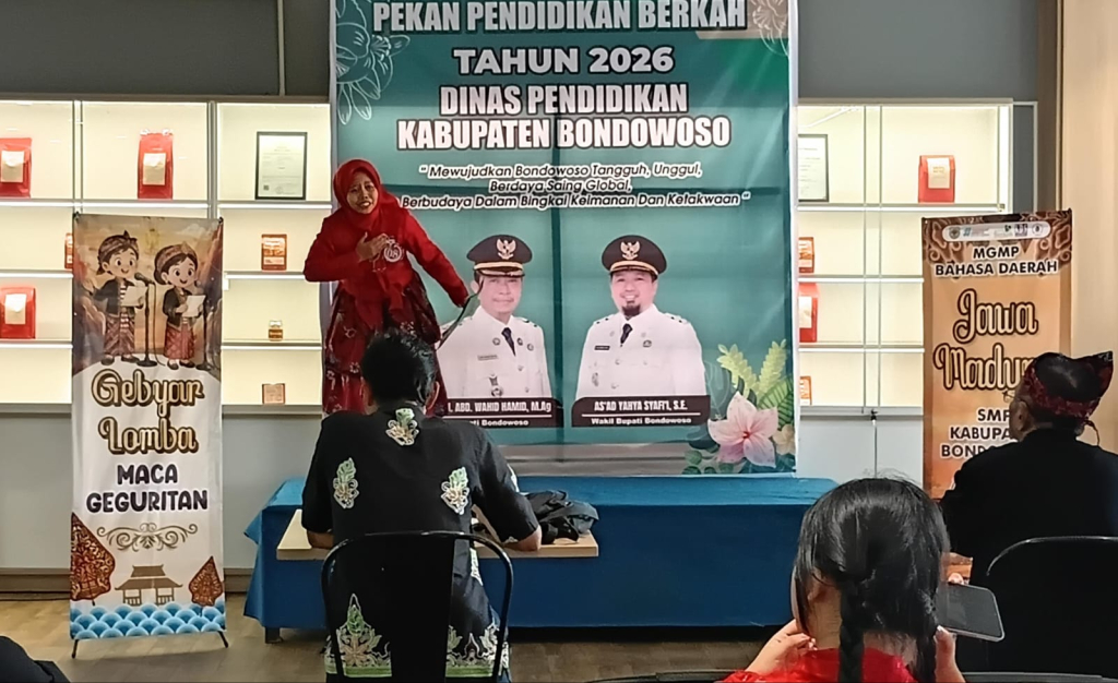 Siswa SMP mengikuti lomba puisi bahasa Madura (guguritan) dalam Pekan Pendidikan Berkah 2026 di Bondowoso, Selasa (28/4/2026), sebagai upaya melestarikan bahasa daerah.