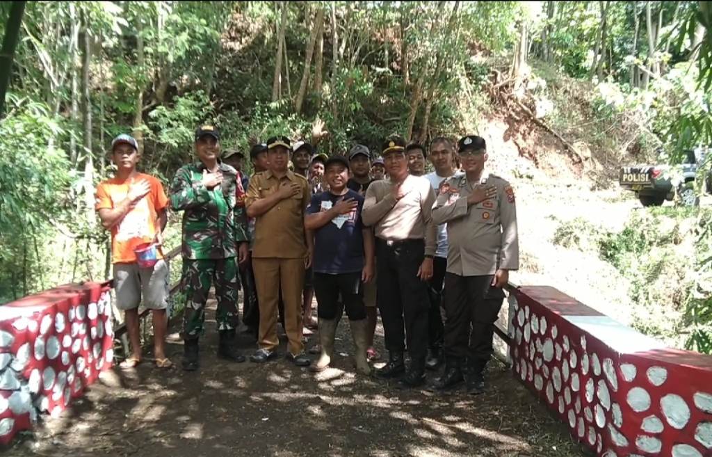 Kepolisian Resor Bondowoso meluncurkan Program Jembatan Presisi Merah Putih sebagai bentuk kepedulian terhadap infrastruktur dan mobilitas masyarakat.