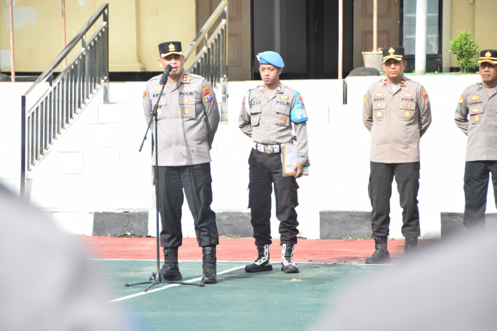 Gelar apel siaga dalam rangka antisipasi gangguan kamtibmas pada peringatan Mayday 2026, di lapangan Mapolres Bondowoso, Jumat (1/5/2026), dipimpin langsung Kapolres AKBP Dr. Aryo Dwi Wibowo.