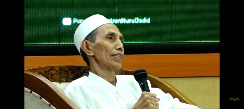 Pengasuh Pondok Pesantren Nurul Jadid, KH. Moh. Zuhri Zaini.