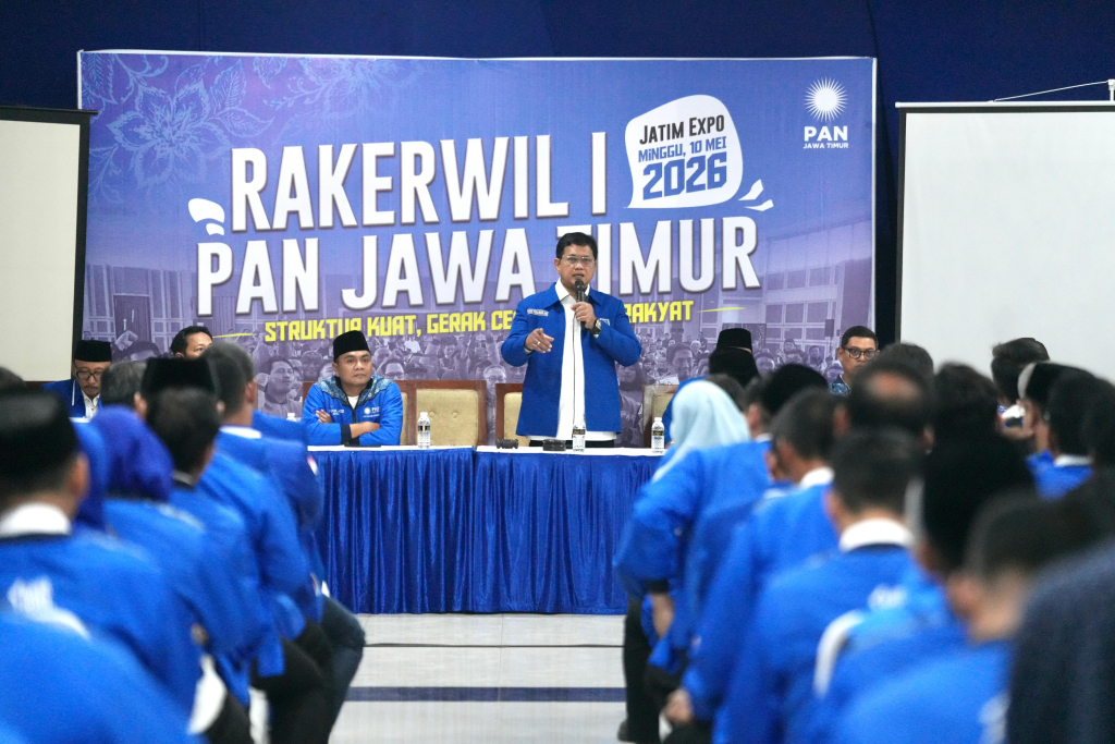 Wakil Ketua Umum DPP PAN yang juga Wakil Menteri Transmigrasi memberikan pidato dalam Rakerwil I PAN Jawa Timur. (Foto Viva Yoga Mauladi for JatimUPdate.id)