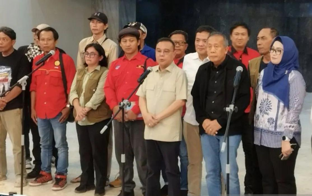 Wakil Ketua DPR RI Sufmi Dasco Ahmad mengungkapkan bahwa Badan Pengelola Investasi Daya Anagata Nusantara (BPI Danantara) telah membeli sebagian saham sejumlah perusahaan aplikator ojek online (ojol). 