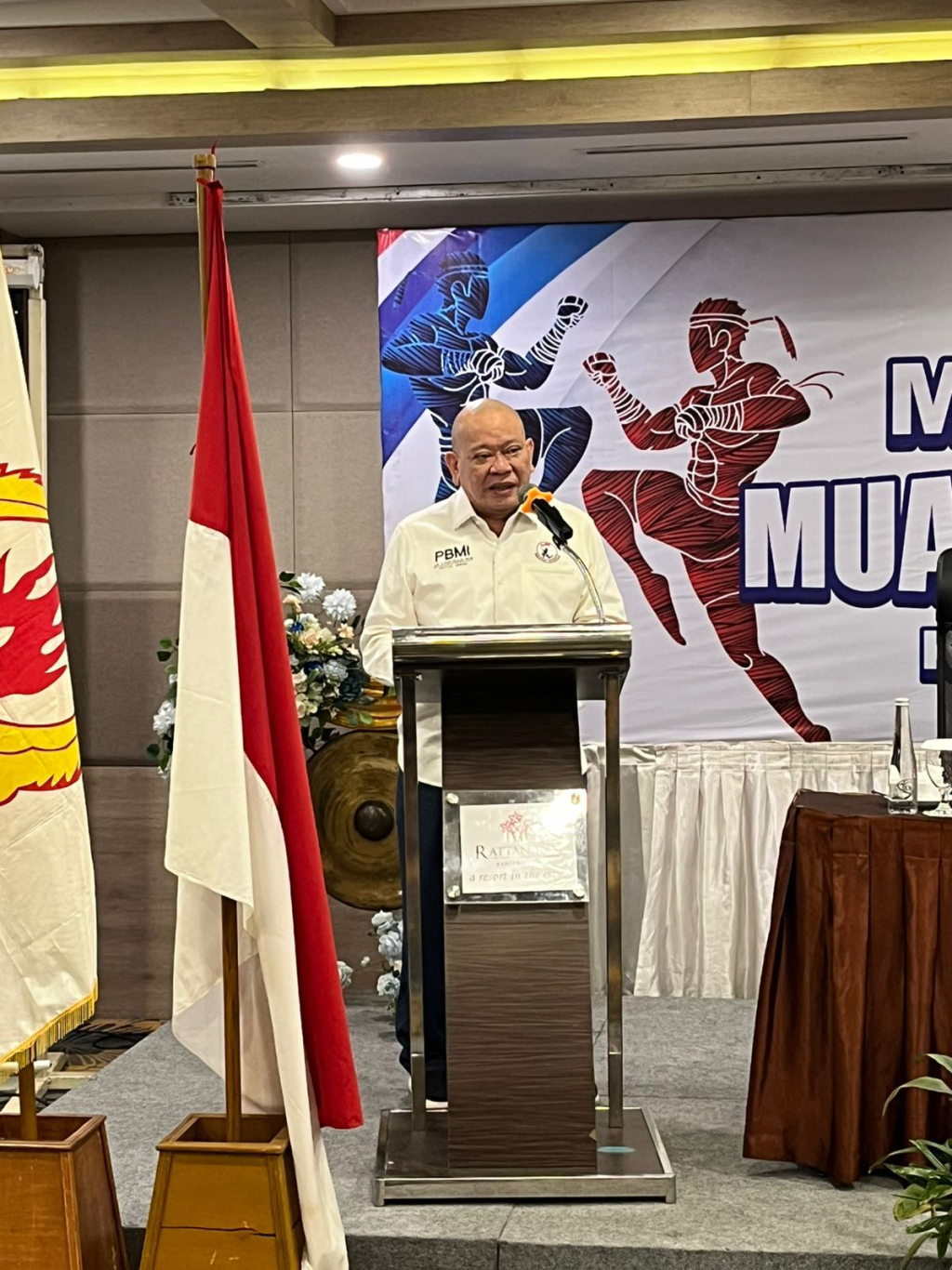 Ketua Umum Pengurus Besar Muaythai Indonesia (PBMI) AA LaNyalla Mahmud Mattalitti saat membuka Musyawarah Provinsi Luar Biasa Muaythai Indonesia Kalimantan Selatan.