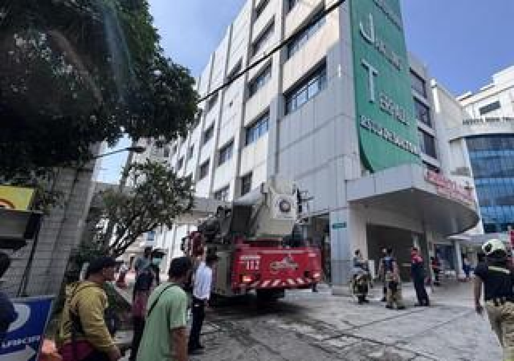 Suasana RSUD Dr Soetomo saat terjadi kebakaran.