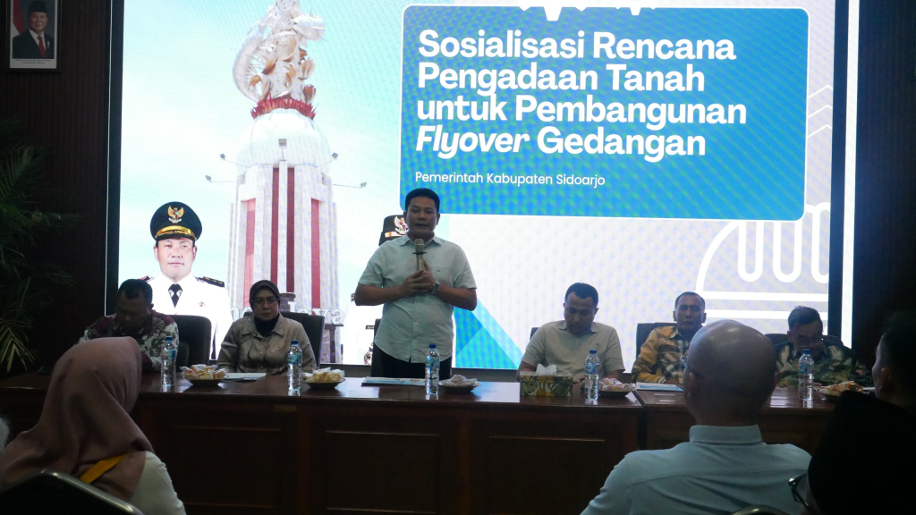 Bupati Sidoarjo Subandi sosialisasikan proyek flyover Gedangan termasuk rencana pengadaan tanahnya yang sebagian besar akan menggunakan tanah negara.