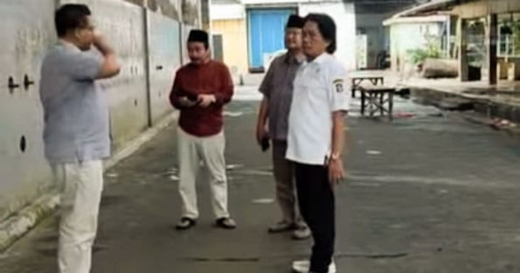 Buleks saat mengunjungi Perseroda RPH Surabaya, ist