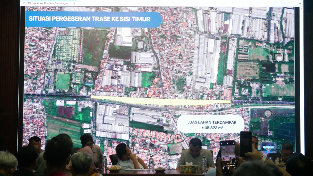 Proses sosialisasi proyek Flyover Gedangan senilai Rp400 miliar, 89 bidang terdampak, digeser ke Timur, warga setuju.  ( Foto Humas Pemkab for JatimUPdate.id)
