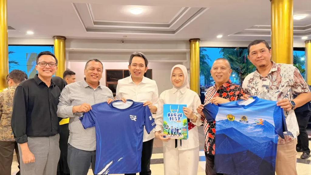 Panitia KAUJE FEST 2026 melakukan koordinasi dengan Bupati Jember Muhammad Fawait terkait pelaksanaan agenda nasional alumni Universitas Jember yang akan digelar pada 4–5 Juli 2026 di kampus Universitas Jember.