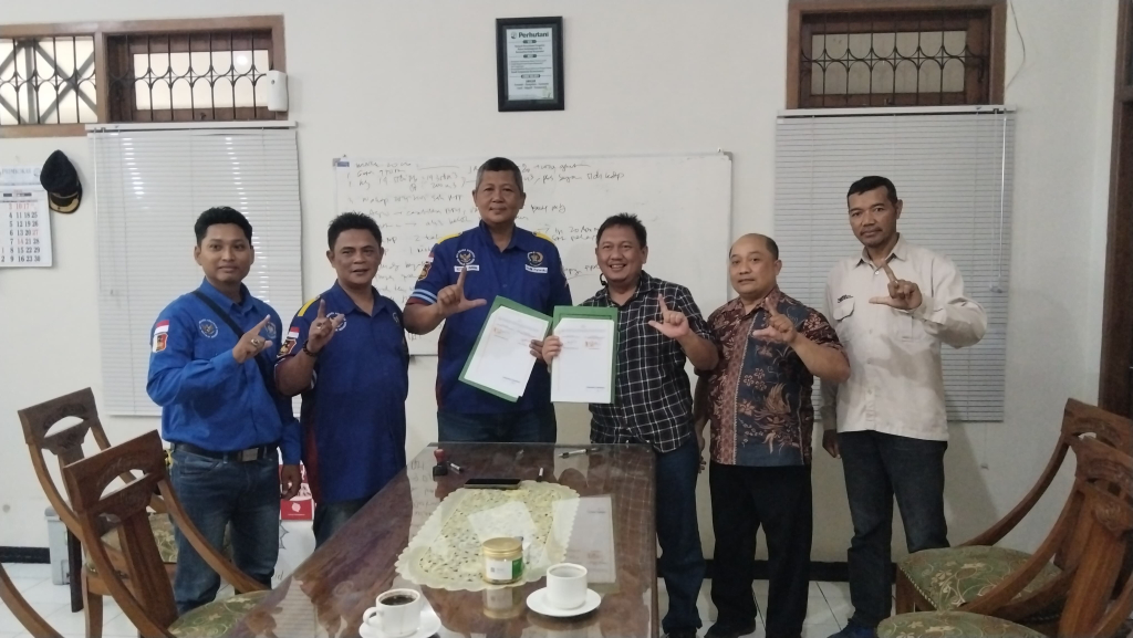 Adm KPH Pasuruan Raya Perum Perhutani bersama Dewan Majelis Nasional Ormas Formasy Praja Nusantara melakukan memorandum of understanding.