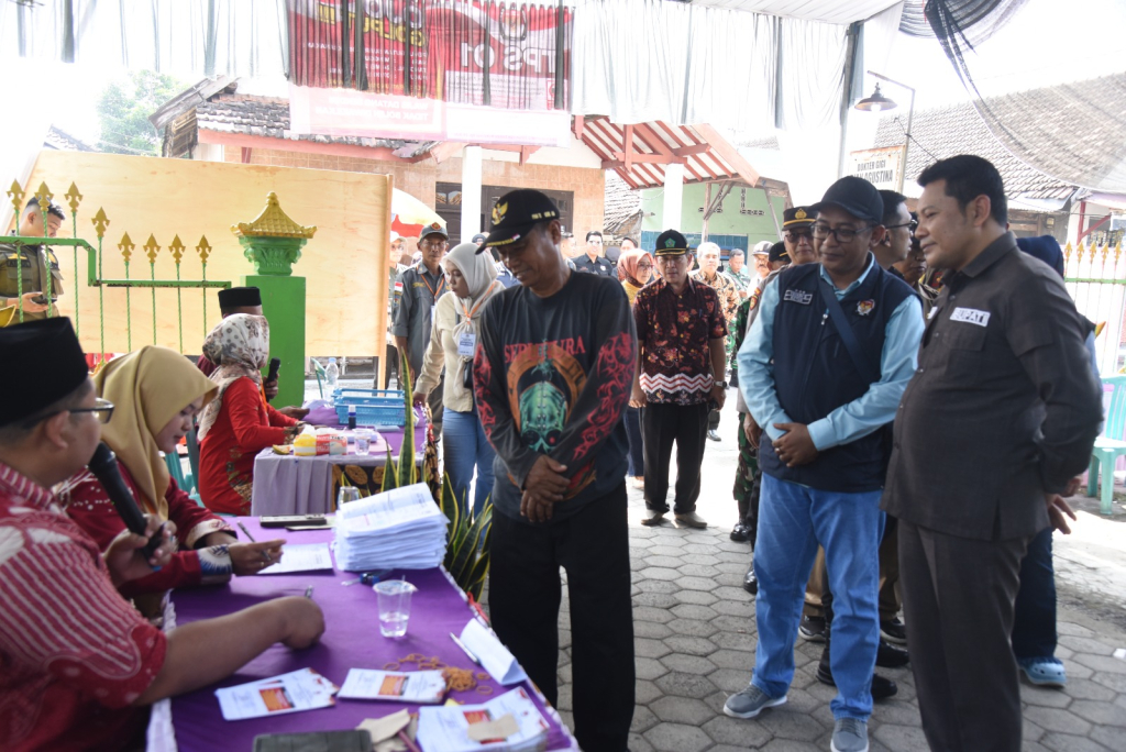 Bupati Sidoarjo Subandi turun langsung meninjau sejumlah Tempat Pemungutan Suara (TPS). Dua desa yang dikunjungi yakni Desa Trompoasri, Kecamatan Jabon dan Desa Pabean, Kecamatan Sedati.