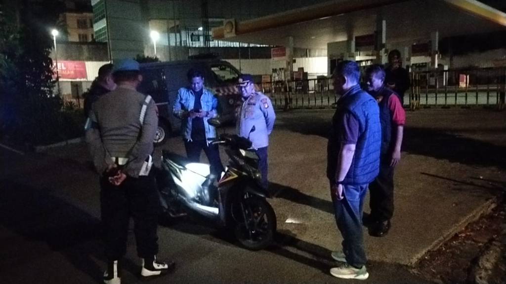 Polres Metro Jakarta Barat bersama unsur 3 Pilar menggelar apel gabungan patroli dan razia kepolisian secara serentak, Sabtu malam (23/5/2026).