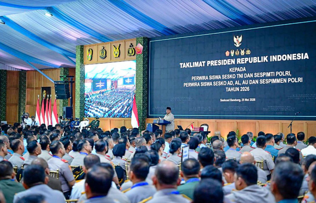 Presiden Prabowo Subianto memberikan Taklimat untuk 1.095 Siswa Perwira peserta Sesko TNI dan Sespimti Polri, perwira siswa Sesko AD, AL, AU, dan Sespimmen Polri. (Foto Humas Sesko for JatimUPdate.id)