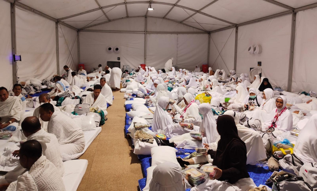 Suasana jemaah haji Bondowoso di tenda Arafah menjelang pelaksanaan wukuf, Selasa (26/5/2026).