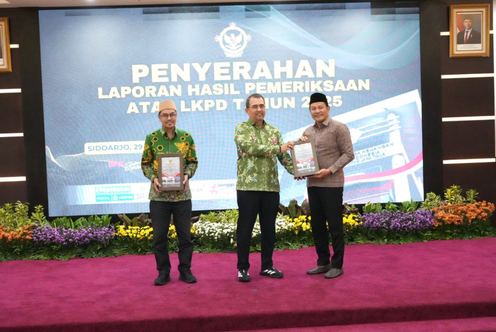 Bupati Sidoarjo Subandi mewakili Pemkab Sidoarjo kembali meraih opini WTP dari BPK atas Laporan Keuangan Pemerintah Daerah (LKPD) Tahun Anggaran 2025.