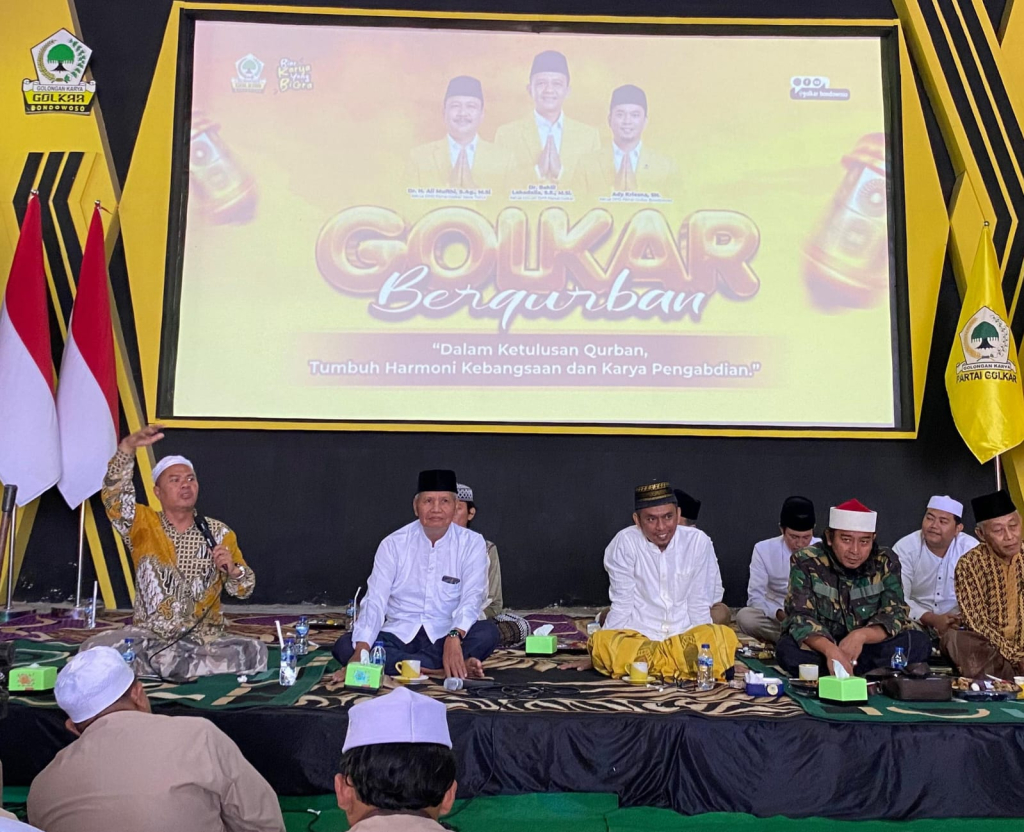 DPD Partai Golkar Bondowoso dengan menyembelih tujuh ekor sapi dan dua ekor kambing kurban.